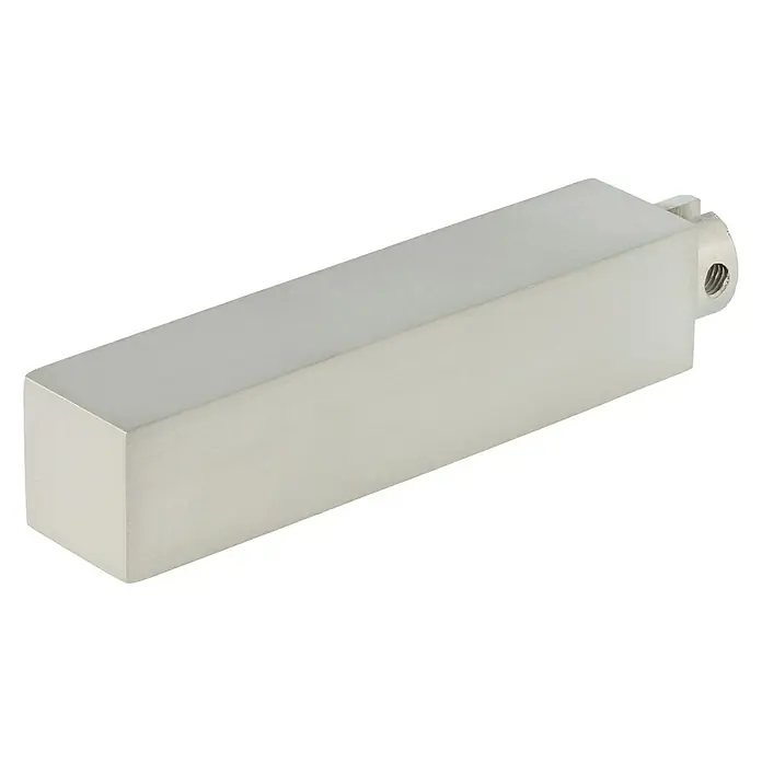 Expo Ambiente Endstück Go - Edelstahloptik, Geeignet für: 18 x 18 mm Profil - Ein stabiler, silberner Metallblock mit abgerundetem Ende und Gewindeloch, ideal für robuste Konstruktionen und präzise Anwendungen.