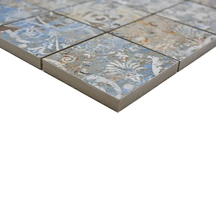 Mosaikfliese Quadrat Curtain 71 Strong Colour Mix CV 71MSC - 29 x 29 cm, Beige/Braun/Blau, Matt - Nahaufnahme von dekorativen, quadratischen Mosaikfliesen in Grau-, Blau- und Beigetönen mit floralen Mustern für stilvolle Wand- und Bodenbeläge.