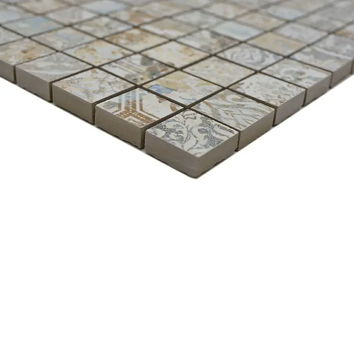 Mosaikfliese Quadrat Curtain Mixlight Colour CS 25MLC - 29,5 x 29,5 cm, Beige/Braun/Blau, Matt - Nahaufnahme eines Mosaikfliesenmusters mit dekorativen Elementen. Die Fliesen zeigen ein elegantes, vielseitiges Design und hochwertige Verarbeitung.