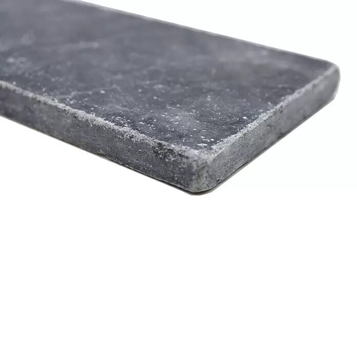 Antikmarmorfliese Nero - 7,5 x 15 cm, Schwarz, Matt - Dunkelgraue, rechteckige Steinplatte mit texturierter Oberfläche und leicht rauen Kanten.
