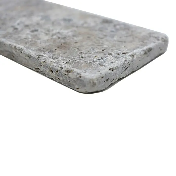 Antikmarmorfliese Travertin Silver - 7,5 x 15 cm, Silber, Matt - Nahaufnahme eines rechteckigen Travertin-Fliesenmusters in Grautönen, ideal für stilvolle Innenarchitektur.