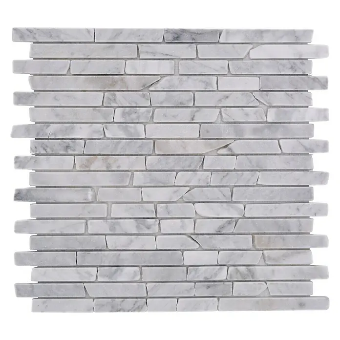 Mosaikfliese MOS BRICK 2000 - 32,2 x 30,5 cm, Weiß, Matt - Nahaufnahme eines rechteckigen Marmormosaiks, das durch seine Textur und Farbgebung ein elegantes und modernes Design ausstrahlt.
