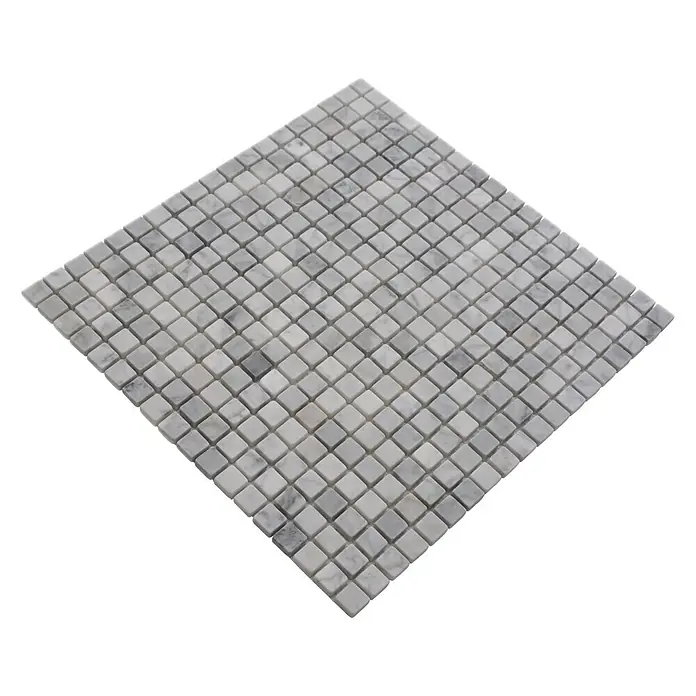 Mosaikfliese Quadrat MOS 15/2000 - 32,2 x 30,5 cm, Weiß, Matt - Detailaufnahme eines quadratischen Mosaikfliesennetzes in verschiedenen Grautönen, ideal für stilvolle Wand- und Bodengestaltungen.