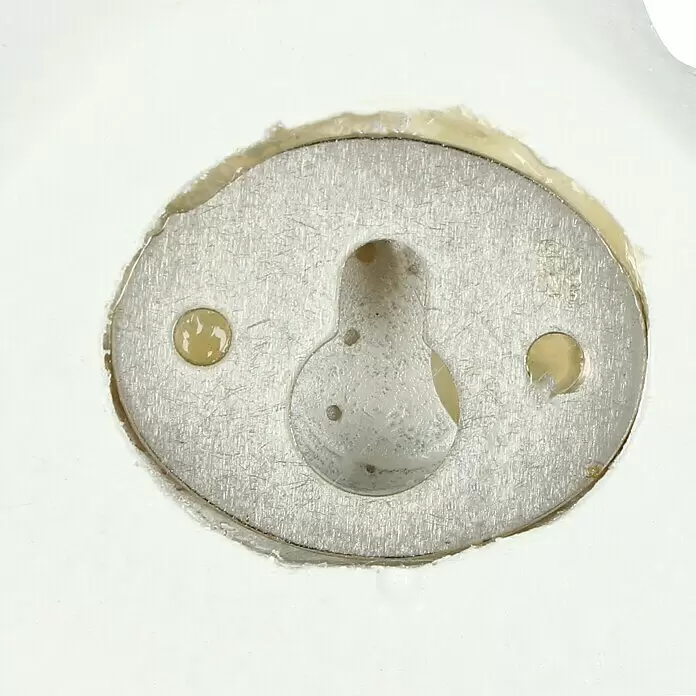 Garderobenleiste Vögel auf Ast - L x B x H: 34 x 6 x 14,5 cm, Anzahl Haken: 3 Stk., Weiß/Natur - Ovaler Metall-Schlüssellochaufhänger mit gebürsteter Oberfläche und Schraublöchern, in eine Fläche eingelassen.