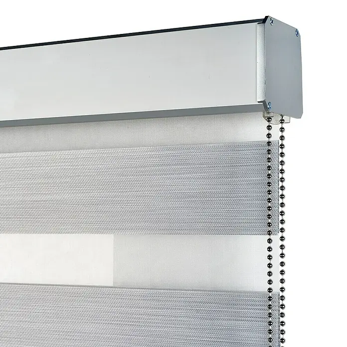 Estor noche y día Platinum Square - An x Al: 180 x 250 cm, Plateado - Primer plano de un moderno estor enrollable doble gris con control de cadena para gestión de luz flexible.