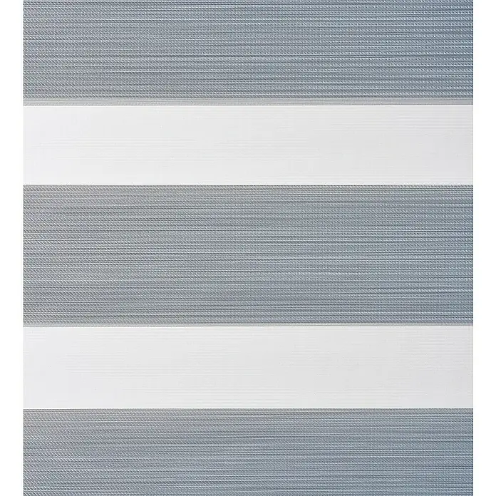 Estor noche y día Platinum Square - An x Al: 180 x 250 cm, Plateado - Primer plano de una persiana enrollable a rayas con franjas horizontales grises y blancas alternadas, que muestra una decoración de ventanas moderna.