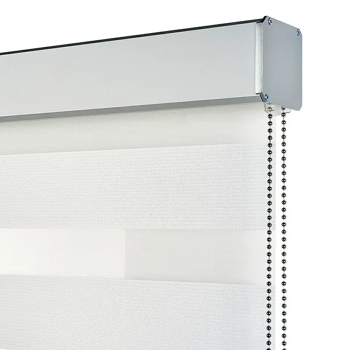 Estor noche y día Platinum Square - An x Al: 80 x 250 cm, Blanco - Primer plano de un estor enrollable doble blanco con cadena, ideal para un diseño de ventanas moderno y una protección solar eficaz.
