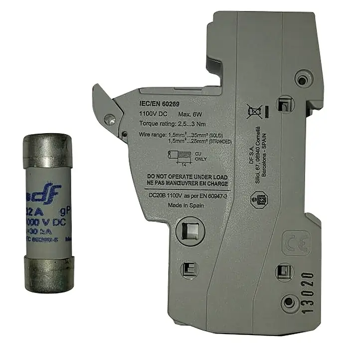 Base portafusibles y fusible de 30A - 30 A, Gris, 1.000 V - Imagen de elementos de fusibles, incluyendo un fusible cilíndrico y un portafusibles, mostrando datos técnicos y detalles de fabricación.