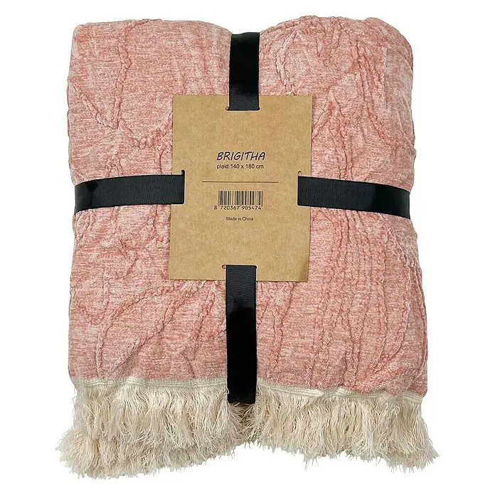 Decke Brigitha - Muted Clay, 180 x 140 cm, 100 % Polyester - Ein verpacktes Brigitha Plaid 140 x 180 cm mit Fransen, zusammengehalten von einem schwarzen Band, ideal für gemütliche Stunden.