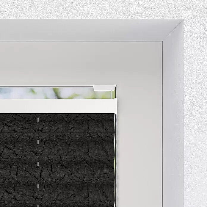 Expo Ambiente Plissee - B x H: 70 x 130 cm, Dunkelgrau - Schwarzes Plissee mit gekräuselter Struktur, teilweise heruntergelassen im weißen Fensterrahmen.