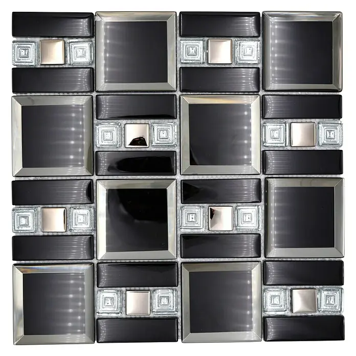 Mosaikfliese Kombi Crystal XCM SQ78 - 30 x 30 cm, Schwarz - Nahaufnahme eines Musters aus schwarzen, silbernen und transparenten Glasmosaikfliesen, die ein schickes und modernes Design ergeben.