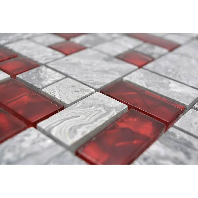 Mosaikfliese Kombi Crystal XCM MC519 - 30 x 30 cm, Rot/Grau - Detailaufnahme von roten und grauen Mosaikfliesen.
