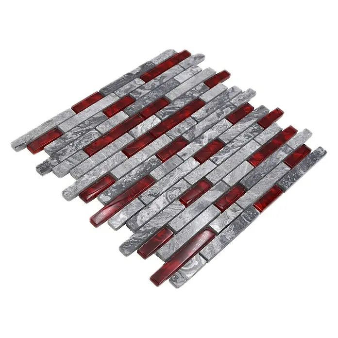 Mosaikfliese Verbund Crystal Mix XCM MV618 - 29 x 30 cm, Grau/Rot - Nahaufnahme eines Mosaiks mit grauen Marmor- und roten Glaselementen, ideal für stilvolle Wand- und Bodengestaltung.