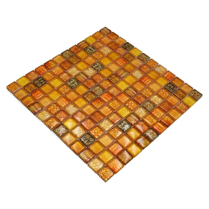 Mosaikfliese Quadrat Crystal Wildlife XCM WL44c - 29,8 x 29,8 cm, Orange, Glänzend - Quadratische Mosaikfliese mit einem Muster aus Gelb-, Orange- und Brauntönen, ideal für auffällige Akzente in Küche oder Bad.