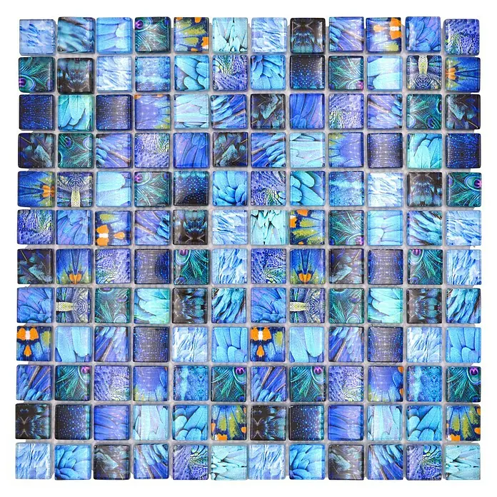 Mosaikfliese Quadrat Crystal Wildlife XCM WL74 - 29,8 x 29,8 cm, Blau, Glänzend - Nahaufnahme eines quadratischen Mosaiks mit abstrakten blauen und türkisfarbenen Designs, ideal für Badezimmer- oder Küchenakzente.
