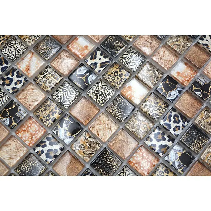Mosaikfliese Quadrat Crystal Wildlife XCM WL64 - 29,8 x 29,8 cm, Braun, Glänzend - Detailaufnahme von quadratischen Glasmosaikfliesen mit Tierdrucken in Braun-, Schwarz- und Goldtönen, ideal für stilvolle Akzente.
