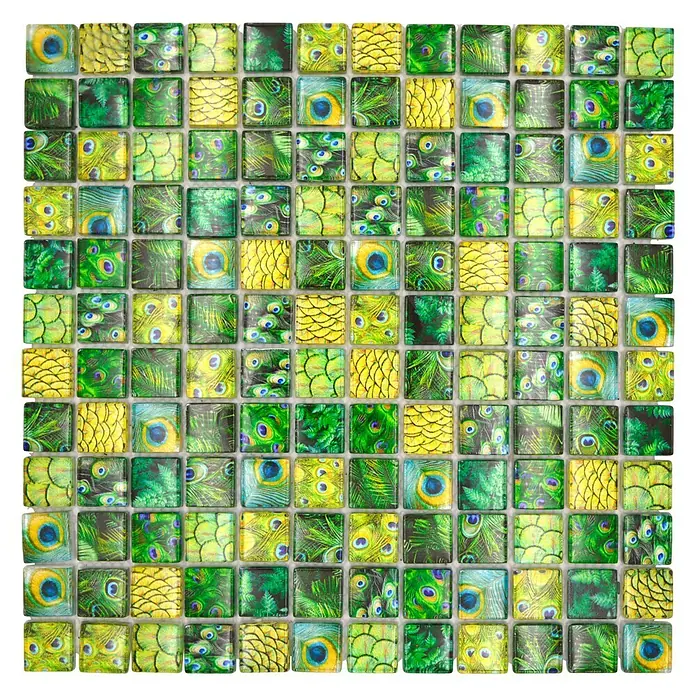 Mosaikfliese Quadrat Crystal Wildlife XCM WL84 - 29,8 x 29,8 cm, Grün, Glänzend - Buntes Mosaikfliesenmuster mit Pfauenfedern in Grün- und Gelbtönen, ideal für auffällige Wand- und Bodendesigns.