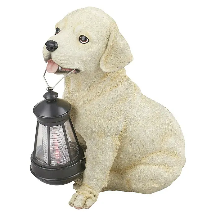 Globo Solar-Dekoleuchte - 0,06 W, L x B x H: 15,5 x 23,5 x 25 cm, Weiß, IP44 - Eine charmante Gartenfigur eines Labradorwelpen, der eine Laterne im Maul hält und eine warme Atmosphäre in jeden Außenbereich bringt.