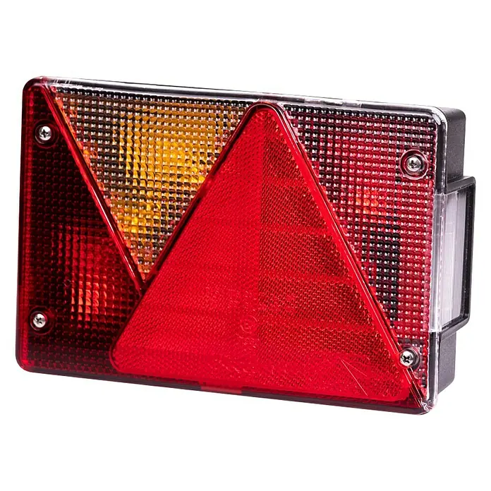 Stema Rückleuchte Multipoint IV - Links, Geeignet für: PKW-Anhänger - Eine rechteckige Anhängerleuchte mit integriertem dreieckigen Reflektor, gelbem Blinker und rotem Bremslicht vor einem schwarzen Hintergrund.