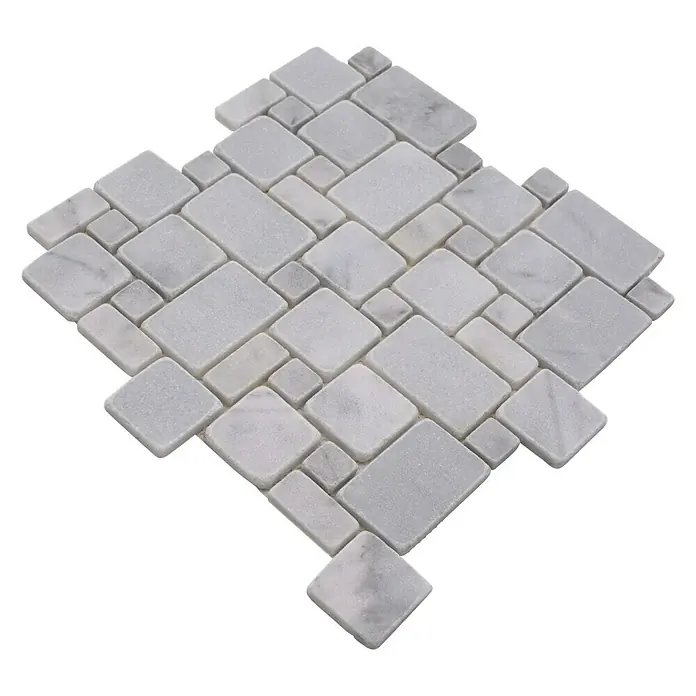 Mosaikfliese Mini Pattern XNT FP42 - 30,5 x 30,5 cm, Weiß/Grau, Matt - Elegantes Mosaikmuster aus hellgrauen Marmorfliesen, ideal für stilvolle Wand- und Bodengestaltungen in Innenräumen.