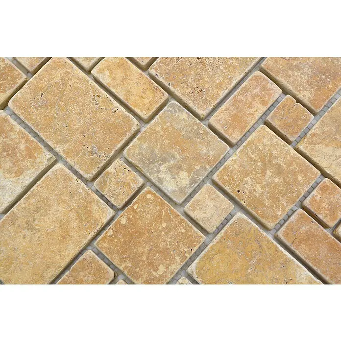 Mosaikfliese Mini Pattern XNT FP51 - 30,5 x 30,5 cm, Gold, Matt - Nahaufnahme von Travertinmosaikfliesen in warmen Gelb- und Beigetönen, ideal für rustikale oder natürliche Designprojekte.