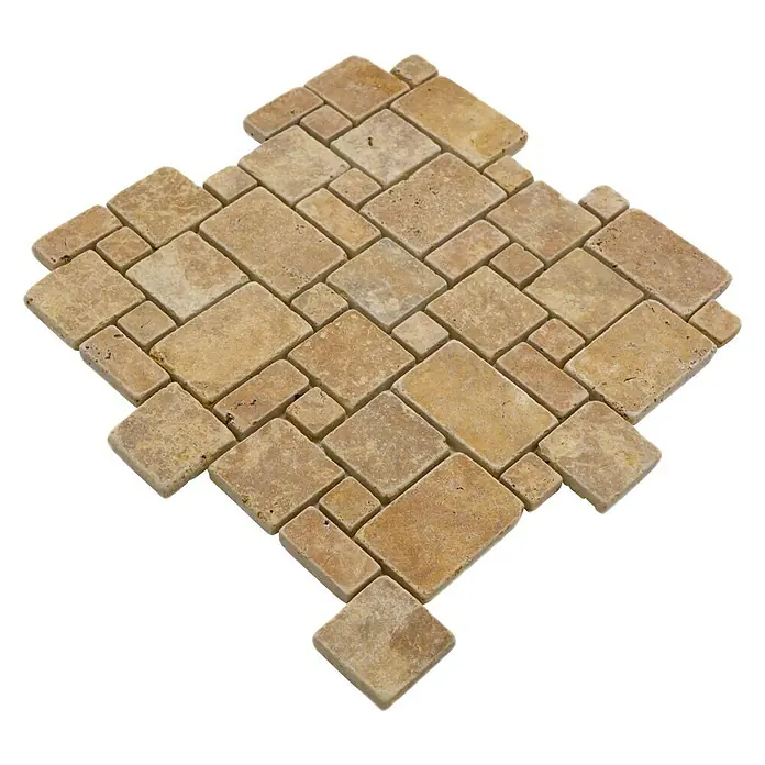 Mosaikfliese Mini Pattern XNT FP51 - 30,5 x 30,5 cm, Gold, Matt - Nahaufnahme eines Travertin-Mosaikfliesenmusters mit warmen Erdtönen, ideal für stilvolle Wand- und Bodengestaltungen.