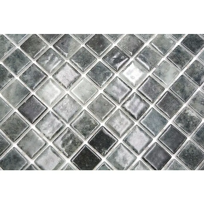 Mosaikfliese Quadrat Eco Jungle VP56253PUR - 31,6 x 31,6 cm, Grün, Glänzend - Nahaufnahme eines Mosaikfliesen-Hintergrunds mit quadratischen Fliesen in verschiedenen Grautönen und glänzender Oberfläche, ideal für Badezimmer oder Küchen.
