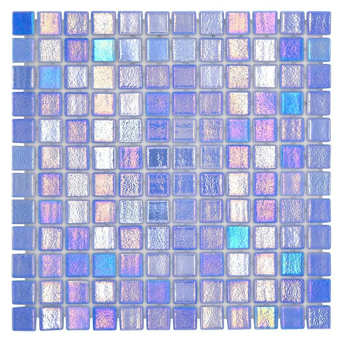 Mosaikfliese Quadrat Eco Shell Azure VP55252PUR - 31,6 x 31,6 cm, Blau, Glänzend - Nahaufnahme von schillernden, quadratischen Mosaikfliesen in Blau- und Lilatönen, die ein elegantes und modernes Designelement darstellen.