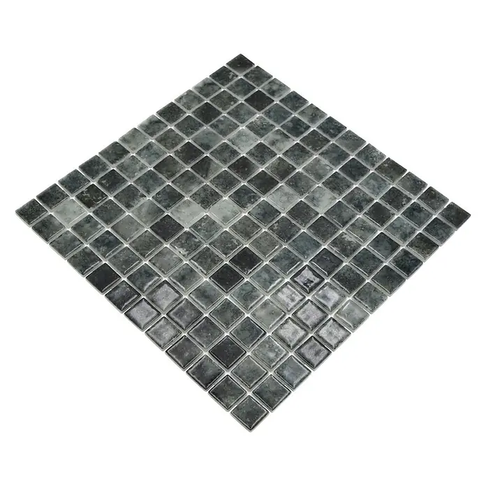 Mosaikfliese Quadrat Eco Jungle VP56253PUR - 31,6 x 31,6 cm, Grün, Glänzend - Nahaufnahme einer quadratischen Fliese aus einem Mosaik, mit dunklen und hellen Grautönen für ein elegantes Finish.