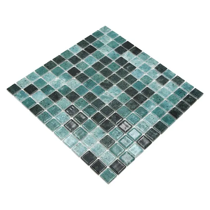 Mosaikfliese Quadrat Eco Bali VP56258PUR - 31,6 x 31,6 cm, Mix Grün, Glänzend - Quadratische Mosaikfliese mit blauen und schwarzen Farbtönen, ideal für moderne Innenräume. Die Fliese bietet ein einzigartiges Muster und eine glatte Oberfläche.