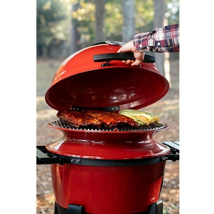 Kamado Joe Holzkohlegrill Kettle JoeRot, Hauptgrillfläche: Ø 55 cm Use Shot