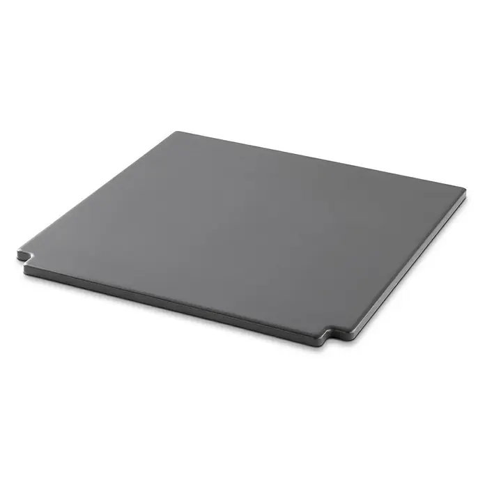 Weber Crafted Piedra para pizzas Esmaltado - L x An: 41,4 x 40,6 cm - Captura de un componente de estante gris que tiene un atractivo moderno y minimalista. Perfecto para soluciones de almacenamiento limpias.