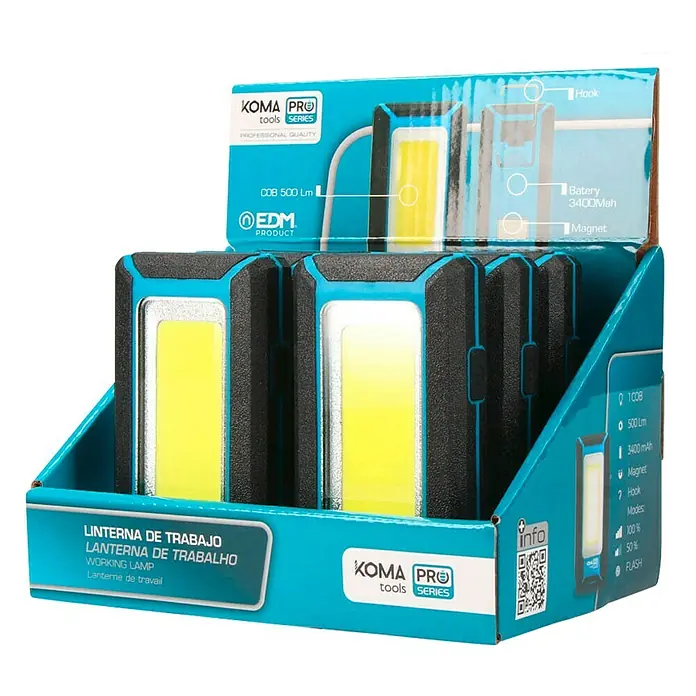 Koma Tools PRO Series Linterna - 2,5 x 6 x 11 cm, 500 lm - Un expositor de lámparas de trabajo Koma Pro con 500 lúmenes y batería de 3400mAh, ideal para uso profesional.