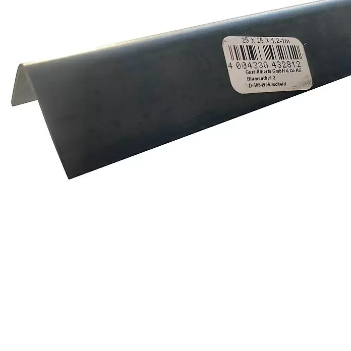 Kantoflex Winkelprofil - 1.000 x 25 x 25 mm, Stärke: 1,2 mm, Stahl, Schwarz - Dunkles graues Metall-Winkelprofil, 25x25x1,2mm, 1m Länge, mit Produktetikett.