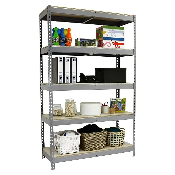 Simonrack Simontaller Schwerlastregal Ecoforte Chipboard - H x B x T: 250 x 150 x 45 cm, Traglast pro Boden: 400 kg, Anzahl Böden: 5 Stk., Stecken, Grau - Aufnahme eines Regals mit verschiedenen Gegenständen wie Schüsseln, Ordnern, Spielzeug und Kisten. Vielseitige Aufbewahrung für Haus und Büro.