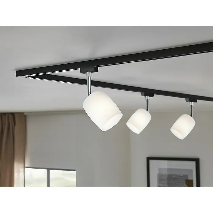 Paulmann URail LED-Spot Blossom - 10 W, Schwarz/Satin, G9, 1 Stk. - Diese Aufnahme zeigt eine moderne schwarze Schienenleuchte mit drei weißen Lampenschirmen, die eine elegante Beleuchtungslösung darstellt.
