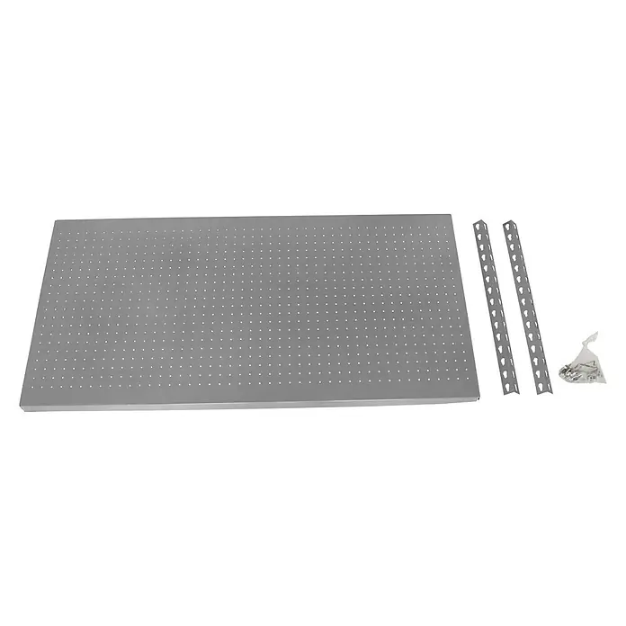 Simonrack Panelclick Lochwand - L x B: 90 x 40 cm - Blick auf ein Set aus Lochplatte, zwei Aufhängeschienen und Schrauben für die Wandmontage. Ideal für Werkstatt oder Garage.