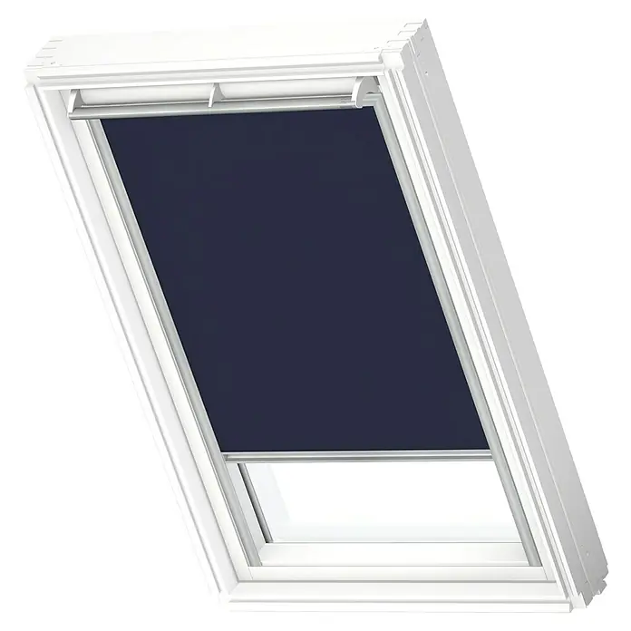 Velux Dachfensterrollo DKL Y87 1100SFarbe: Dunkelblau - 1100S, Farbe Schiene: Aluminium, Manuell - Ein Dachfenster mit einem eleganten, verdunkelnden Rollo, das für Privatsphäre und Kontrolle des Lichteinfalls sorgt.