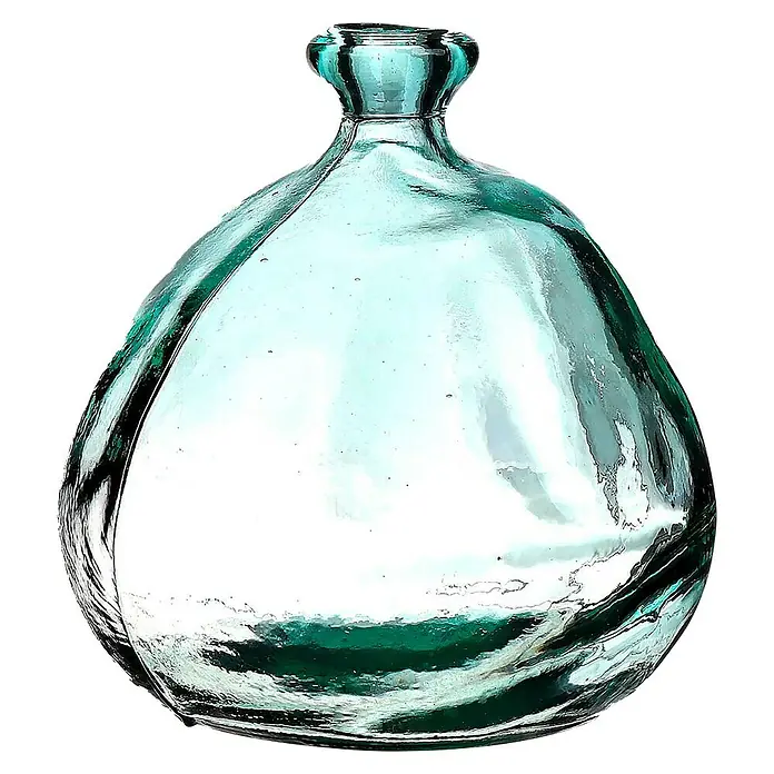 Vase Kairo - Ø x H: 18 x 18 cm, Glas, Klar - Transparente, blaugrüne Glasflasche mit bauchiger Form und schmalem Hals, isoliert auf einem schwarzen Hintergrund.