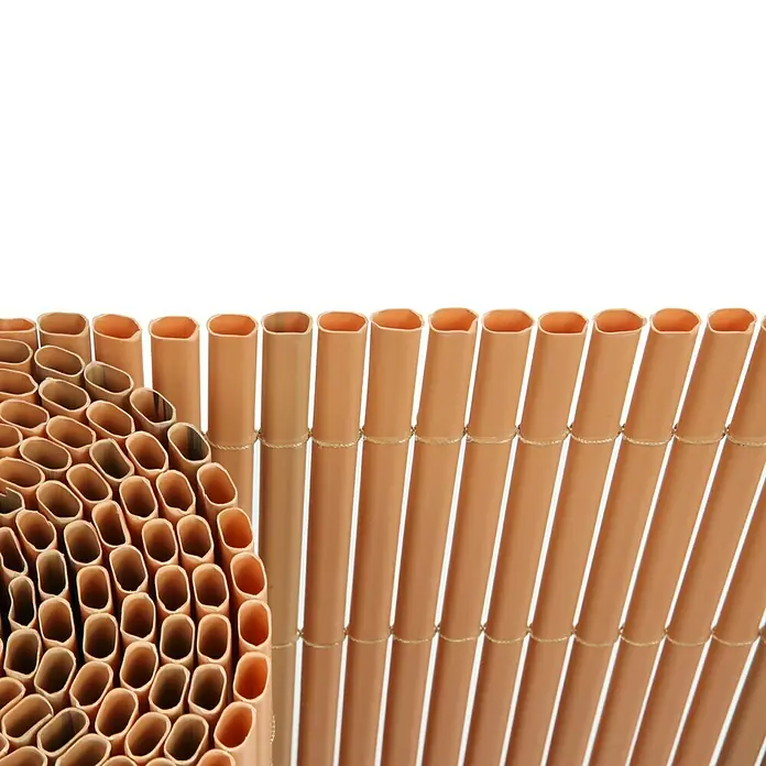 Gardol Comfort Sichtschutzmatte - Bambus Optik, 300 x 90 cm - Nahaufnahme einer flexiblen und vielseitigen Sichtschutzmatte aus hochwertigem Kunststoff im warmen Farbton.