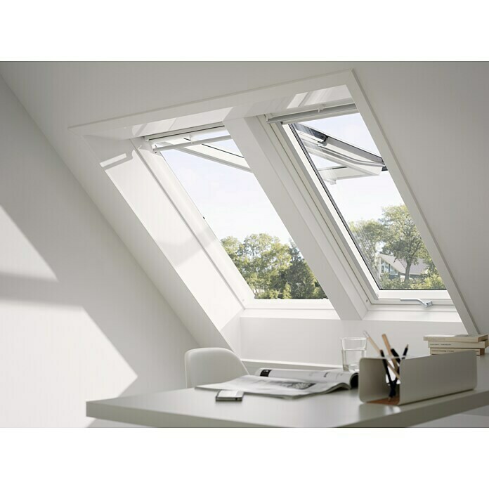 Velux Klapp-Schwingfenster GPU PK06 0070Holzkern, B x H: 94 x 118 cm Mood Shot