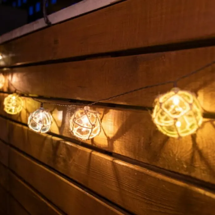 New Garden Guirnalda decorativa Mare - 10 W, L x An x Al: 3,3 m x 6 cm x 6 cm, Multicolor - Guirnalda de luces decorativa con bombillas esféricas, que proyectan una luz cálida y acogedora. Ideal para fiestas en el jardín o iluminación ambiental.