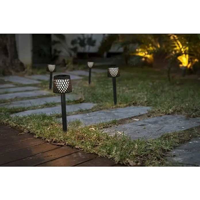 New Garden Lámpara solar Gretita - 0,5 W, Ø x Al: 9 x 39 cm, Negro, 4 ud. - Imagen de luces solares que iluminan un camino de jardín, creando un ambiente cálido y acogedor.