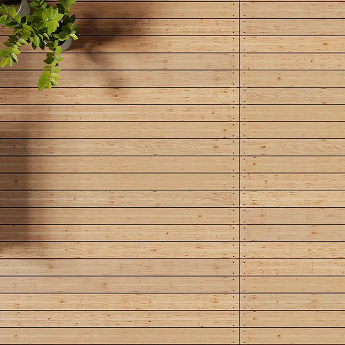 Terrassendiele - Douglasie, 200 x 12,5 x 2,5 cm, Rötlich gelblich - Helles Holzdeck mit gleichmäßigen Dielen und feinen Linien, ideal für den Außenbereich. Ein grüner Akzent durch Pflanzen im Topf verleiht Frische.