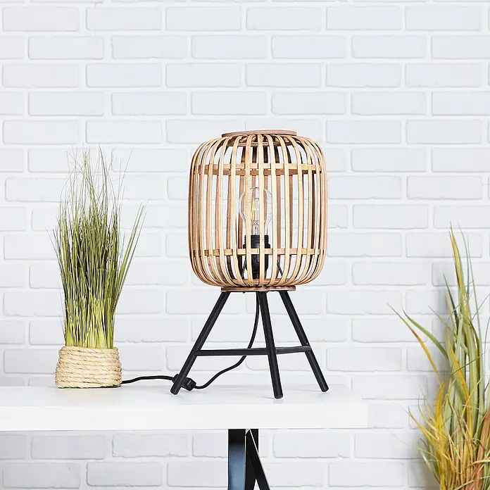Brilliant Woodrow Tischleuchte - Hellbraun, E27, 60 W - Elegante Tischleuchte mit Holzschirm und schwarzem Metallfuß. Perfekt als dekoratives Element auf einem Tisch oder einer Kommode.