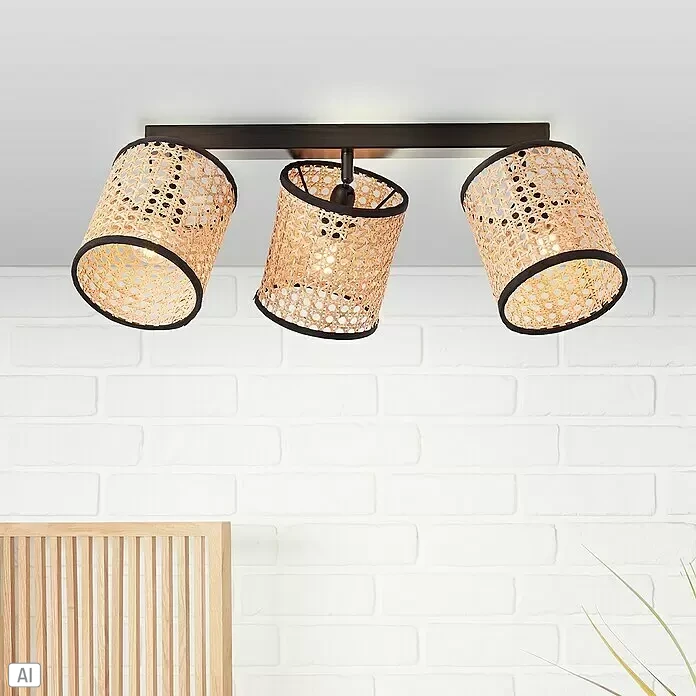Brilliant Wiley Deckenstrahler - 42 W, L x B x H: 13 x 49 x 21 cm, Schwarz, E14, 3 Stk. - Dreiflammige Deckenleuchte mit dunkler Metallstange und natürlichen Rattan-Lampenschirmen mit schwarzer Zierleiste, an der Decke montiert.