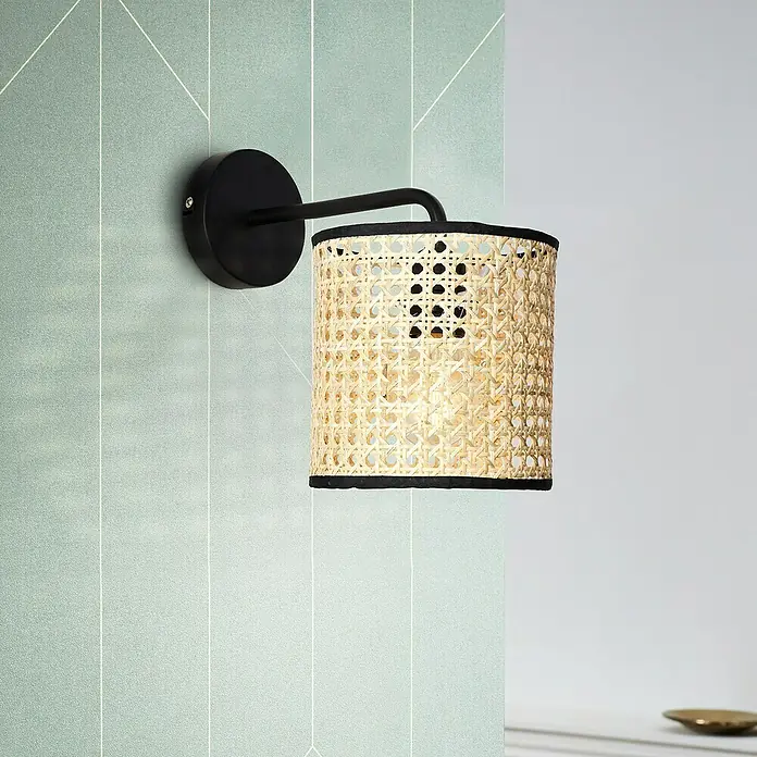 Brilliant Wiley Wandleuchte - 60 W, L x B x H: 29 x 16,5 x 25 cm, Schwarz, E27 - Stilvolle Wandleuchte mit schwarzer Halterung und einem zylindrischen Lampenschirm aus hellem Rattan mit schwarzen Akzenten für eine angenehme Beleuchtung.