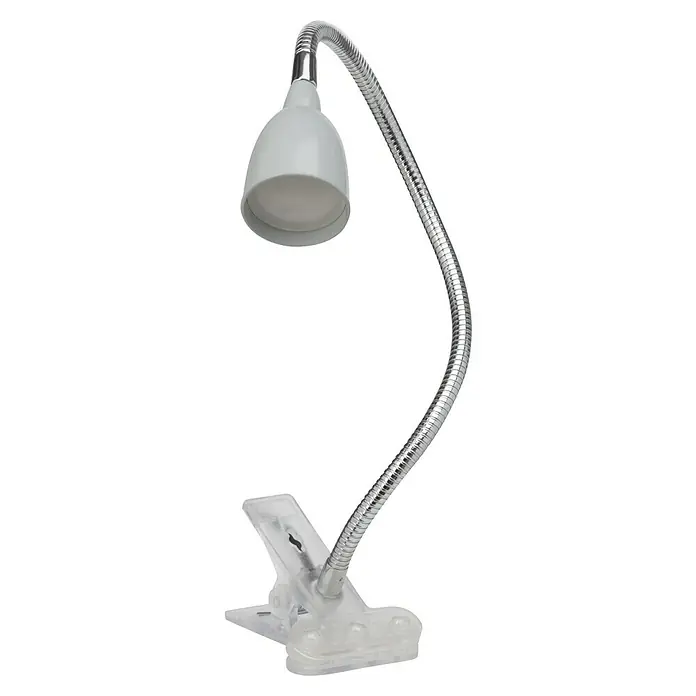 Brilliant LED-Klemmleuchte Anthony - 2,4 W, Silber, Lichtfarbe: Warmweiß - Eine Nahaufnahme einer weißen Klemmlampe mit flexiblem Chromhals, ideal zum Lesen oder Arbeiten. Die Lampe ist auf einem schwarzen Hintergrund platziert.