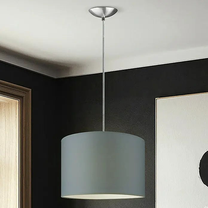 Home Sweet Home Pendelleuchte Fabric - Silber, 100 cm, 60 W, E27 - Graue Hängelampe mit zylindrischem Lampenschirm und silberner Aufhängung, die eine moderne und elegante Beleuchtungslösung bietet.