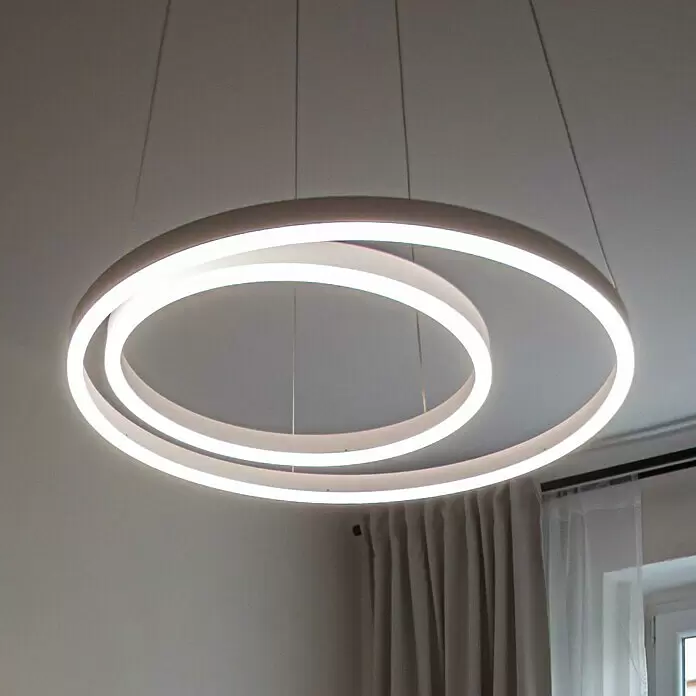 Direct Signs LED-Pendelleuchte Noble - Höhe: 150 cm, Weiß, Durchmesser: 600 mm - Moderne LED-Deckenleuchte mit zwei ineinander verschlungenen, weiß leuchtenden Ringen, die von der Decke hängen.